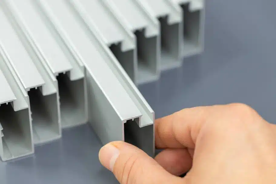 Profilés menuiserie standard sur mesure alu aluminium thermoplastique