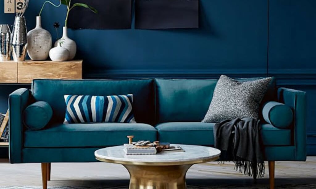 bleu pétrole dans son intérieur